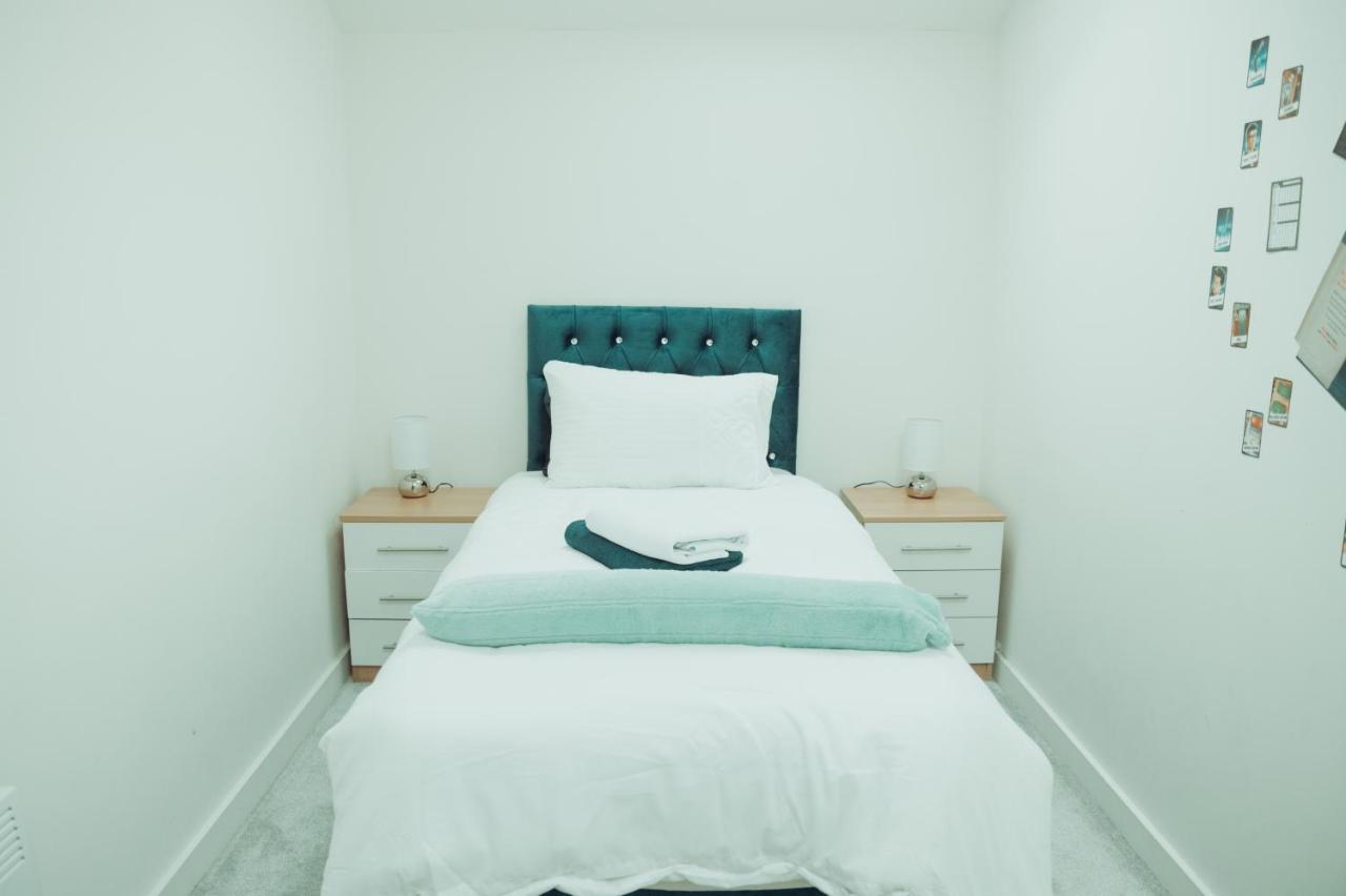 Apartment Bv Rare 3 Bedrooms At Conditioning House Bradford Perfect For Contractors